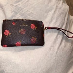 COACH FLORAL WRISTLET NEVER WORN